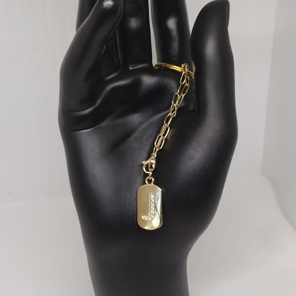 Elegant Gold Keychain with Stylish ‘J’ Pendant – Perfect Gift